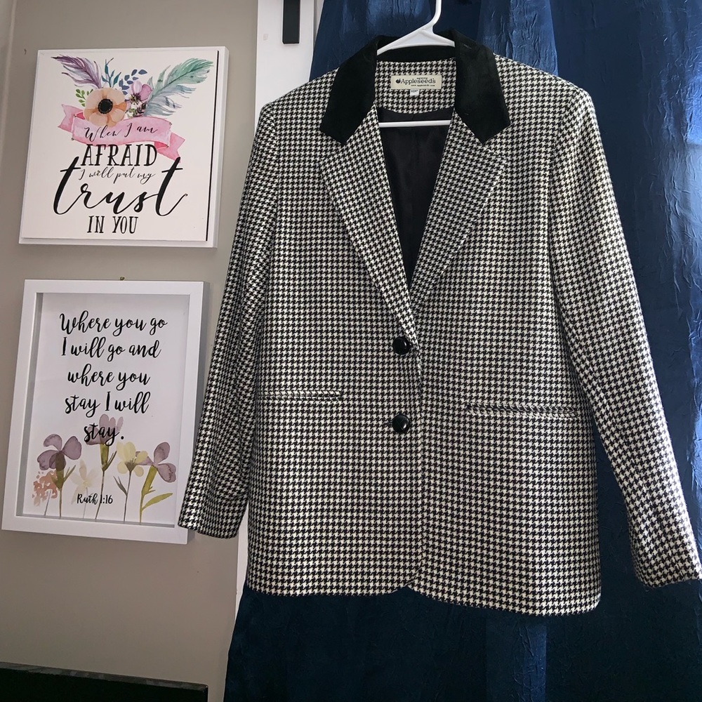White and black wool blazer